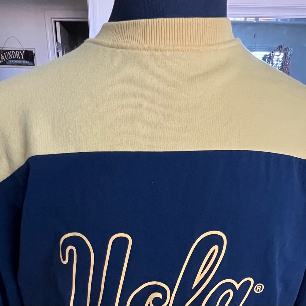 Ucla Pull&Bear - image 4